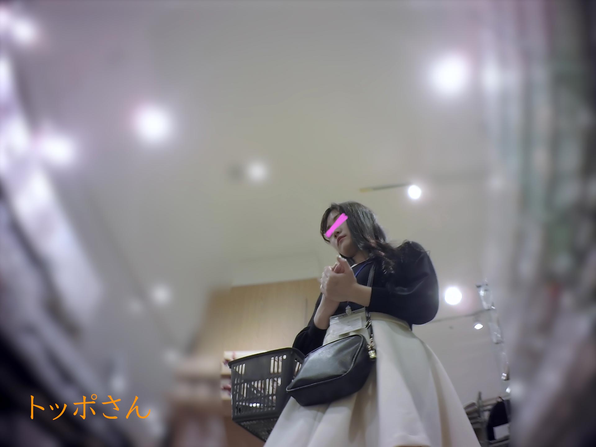 新人OLのエッチな下着をおかずにどうぞ！