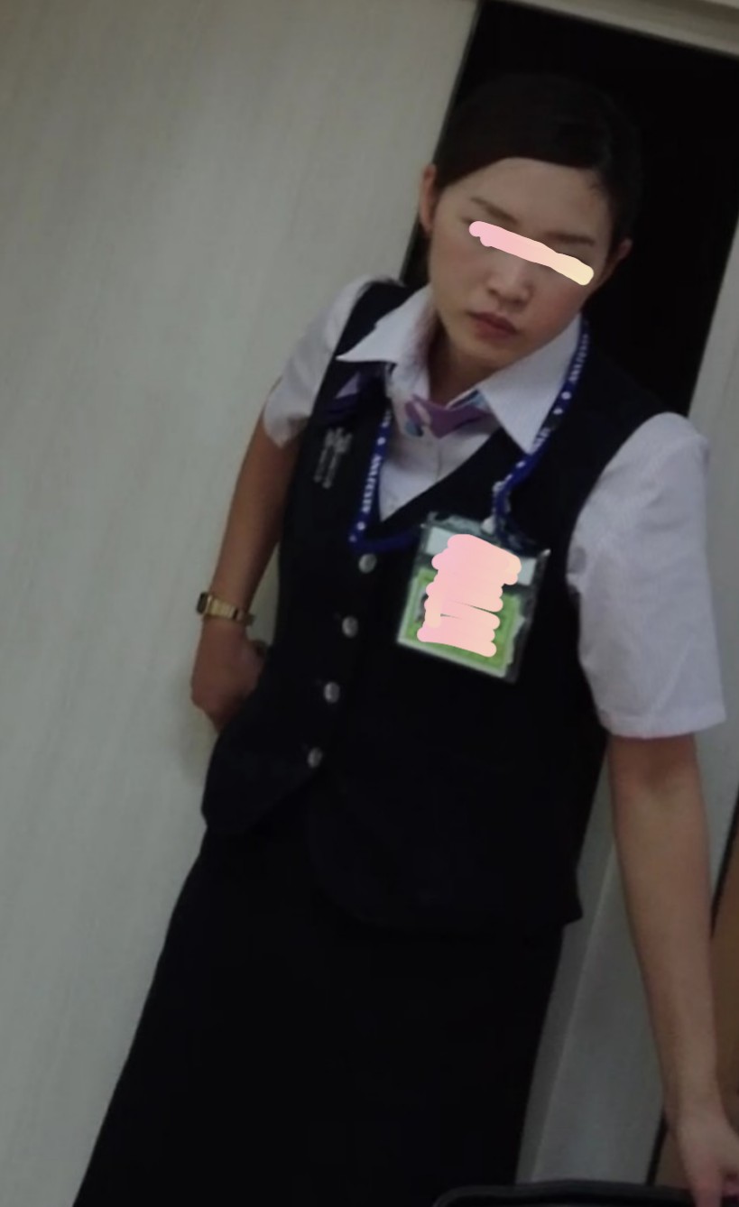 働くお姉さん1 空港スタッフ