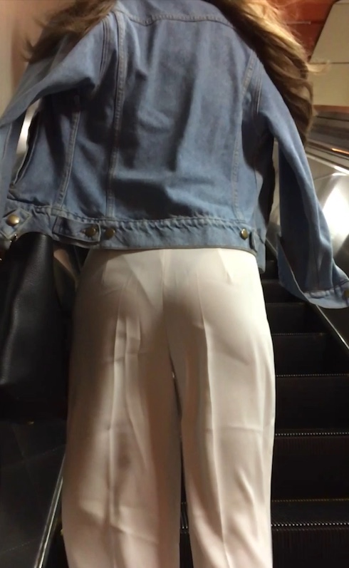 《再編集・加工無し》【超・超・超美女&エロBODY！！！丸見えパンティーで街ゆく男子を誘惑する着衣尻】