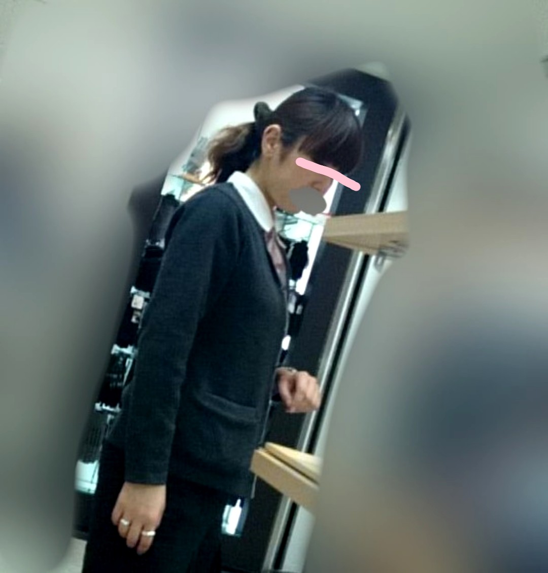 働くお姉さん14 百貨店店員 ～4年間の記録～