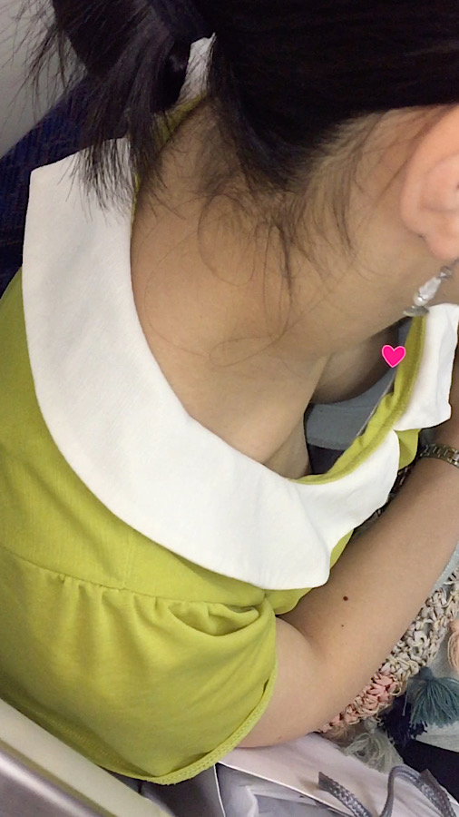 【胸チラHD画質】ブラトップ娘たちの胸チラ大集合