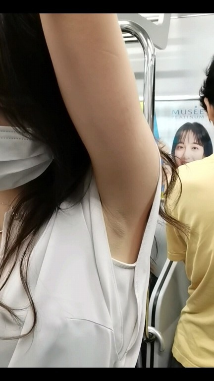 仕事帰り美人OLのワキ