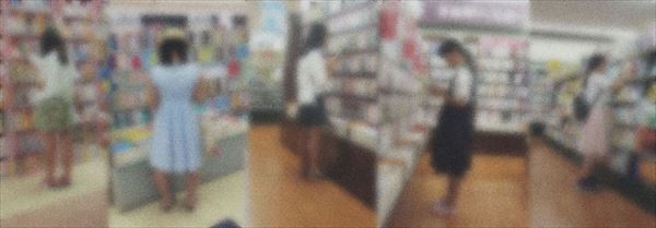 マニア向け！！　立ち読み中のＣちゃんのスカート内を観察