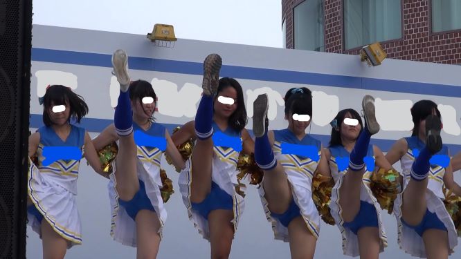 夏祭り参加のチアカワK！！　ノースリ生足で踊るチア