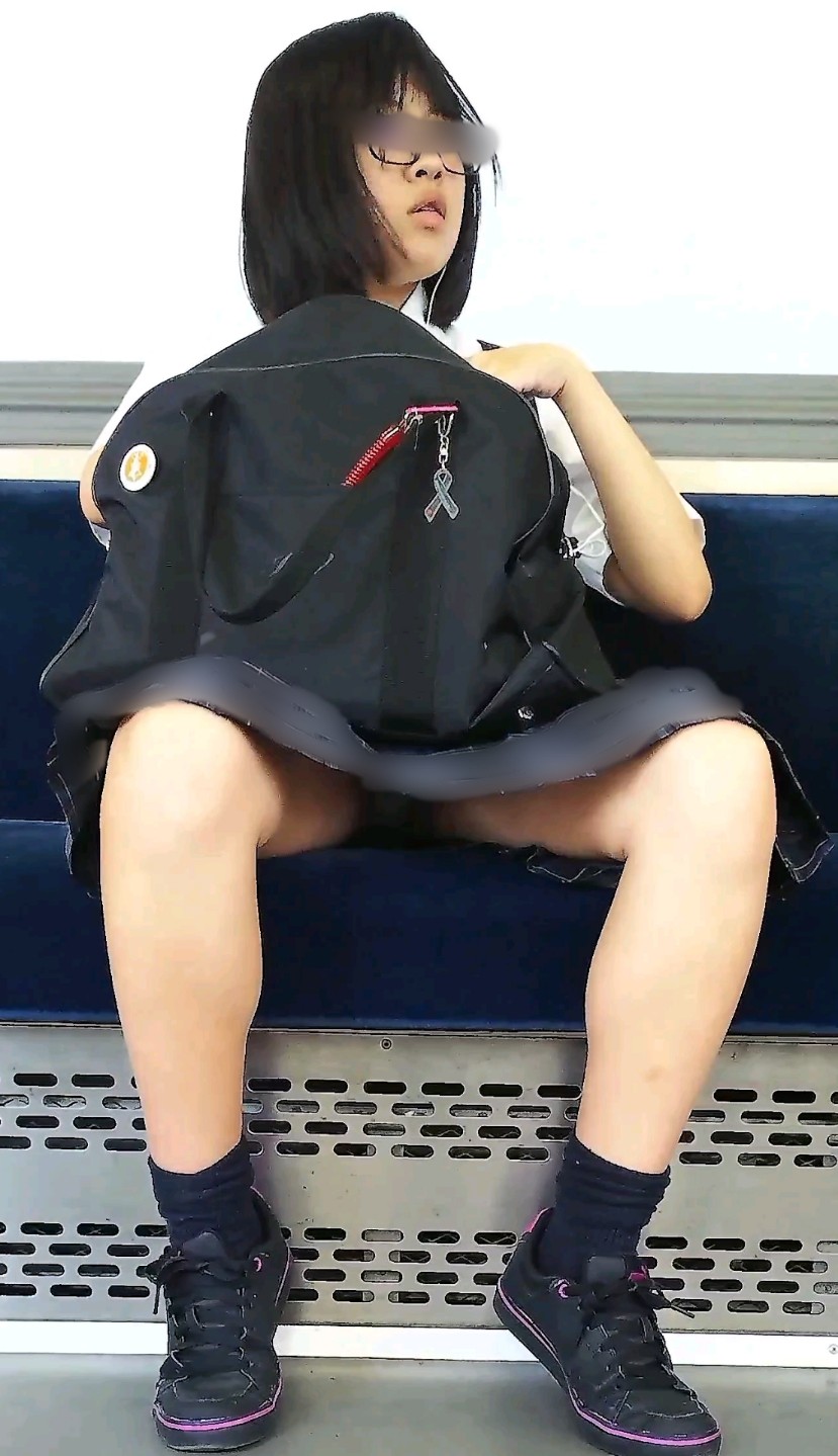 【期間限定】お股の高さから見るお股の世界part.3【携帯用・縦動画】