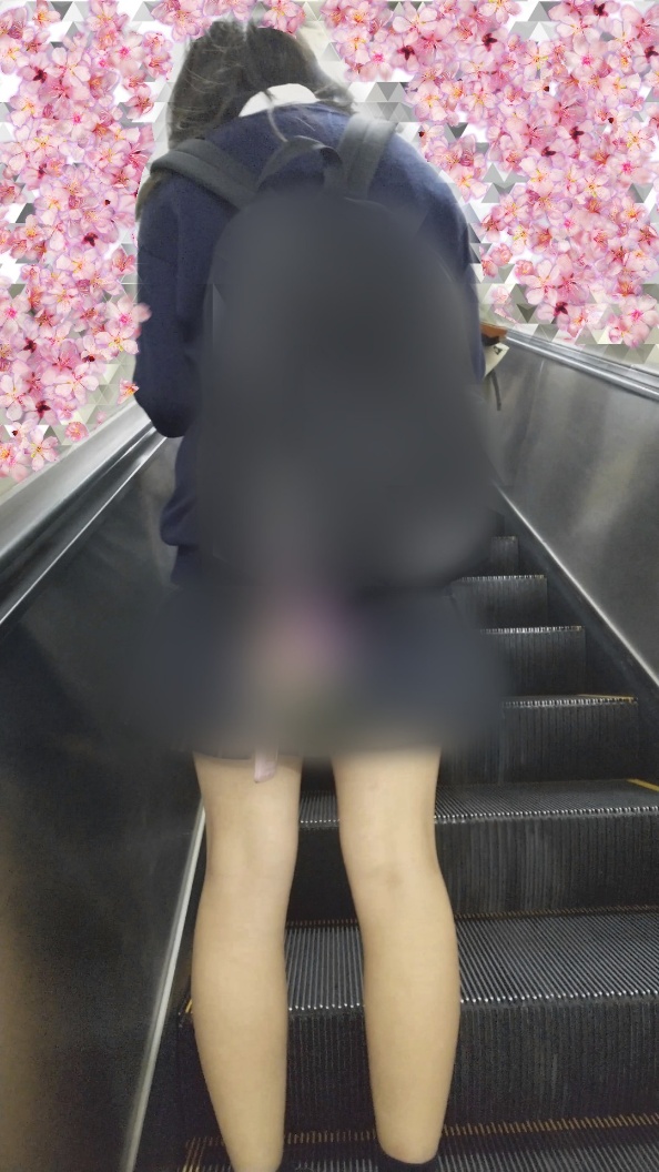 けしからん、エスカレーターで盗撮を警戒して最後尾に乗るような娘には悪戯part.9【PC用・縦動画】