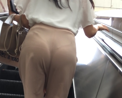 《Vol2・Tバック持っていなそうな雰囲気のお姉さん》 No.1792【異様な程、透ける着衣尻から放たれるフェロモン】