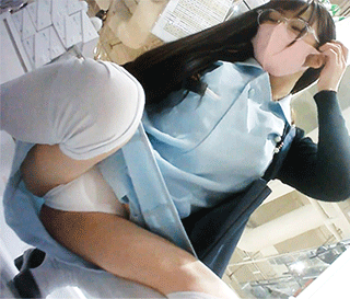 【ナース】休憩中に靴屋でナースサンダルを試着してた女性をローアングルから隠し撮り！