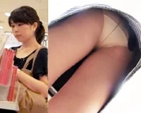 フルHD高画質パンチラ逆さ撮り096　ステキなお姉さんの純白パンティ