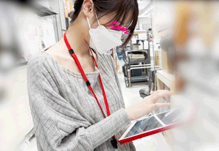 【声かけ超接近】【天使の可愛さJDバイトさん】【ハミパン＆ふっくらちっぱい】