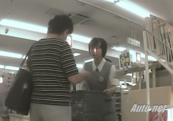 マッカーサーさんのパンチラ逆えぐり撮法 VOL.1 (1 of 2)